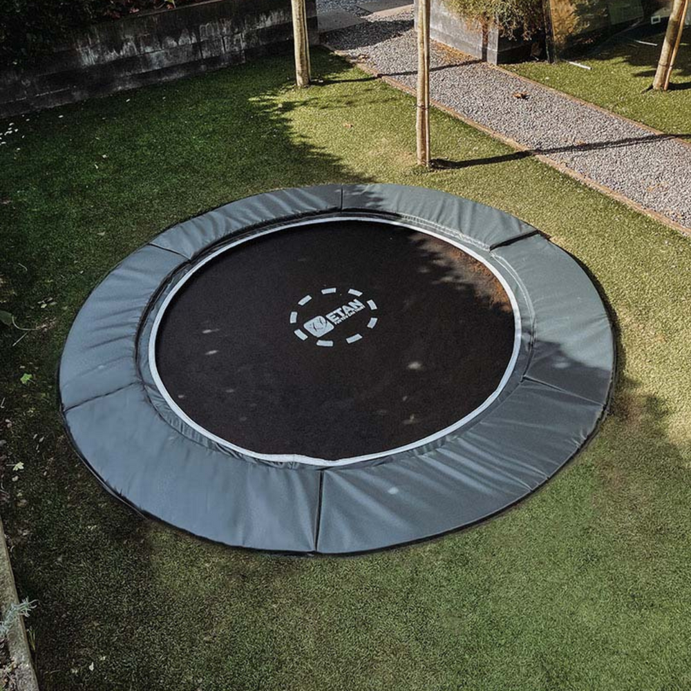 Discover the right trampoline size for your garden now