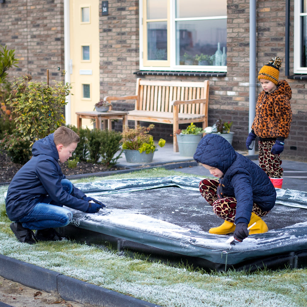Trampoline maintenance: discover the best winter tips